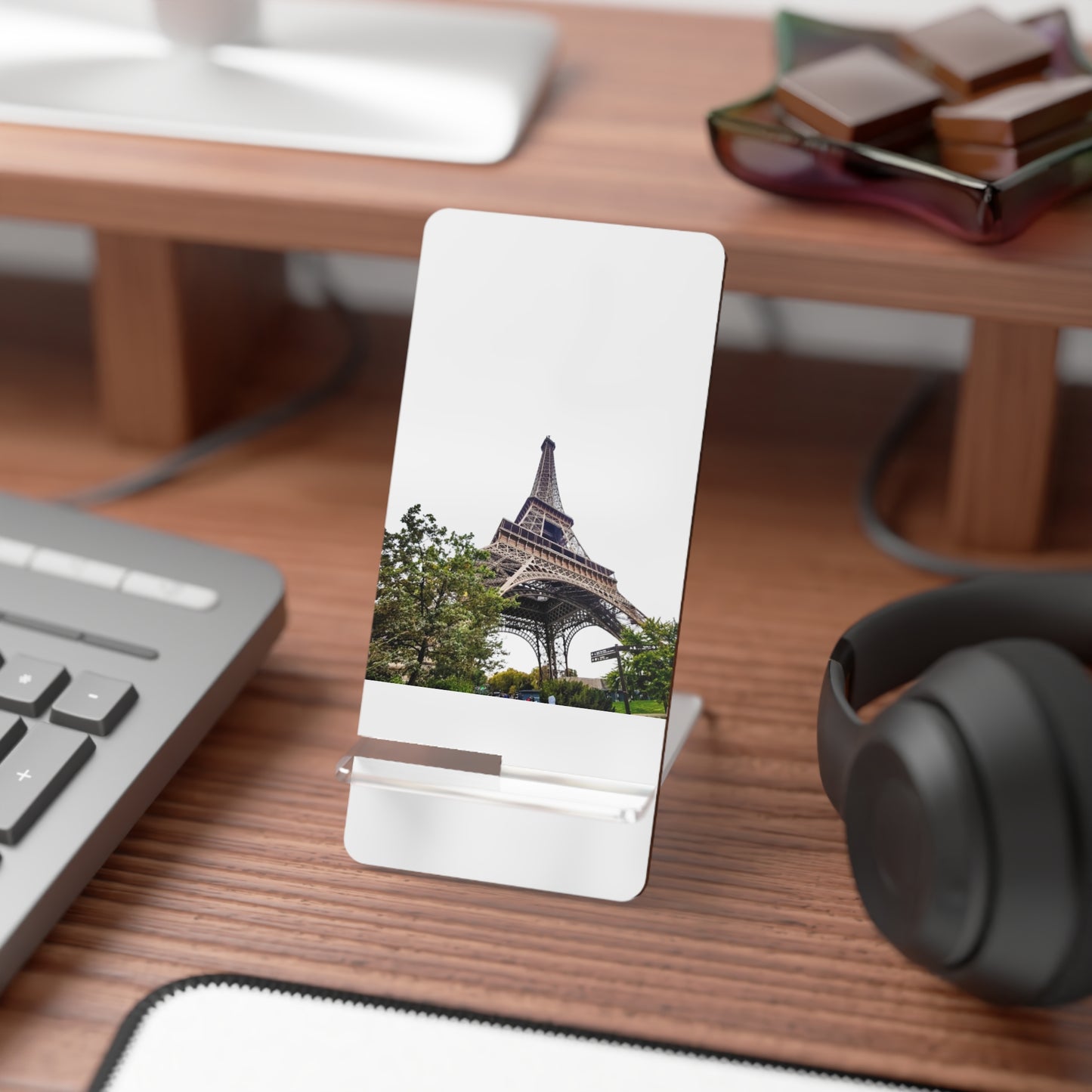 Elegant Eiffel Tower Mobile Display Stand for Smartphones