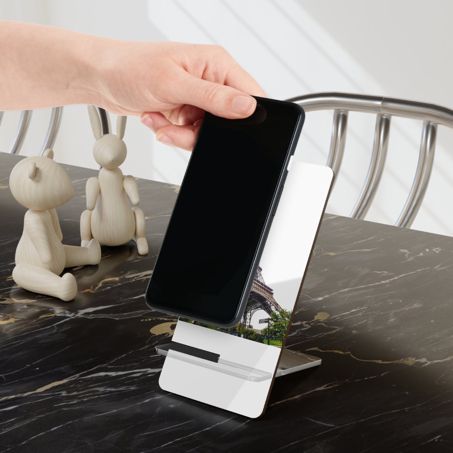 Elegant Eiffel Tower Mobile Display Stand for Smartphones